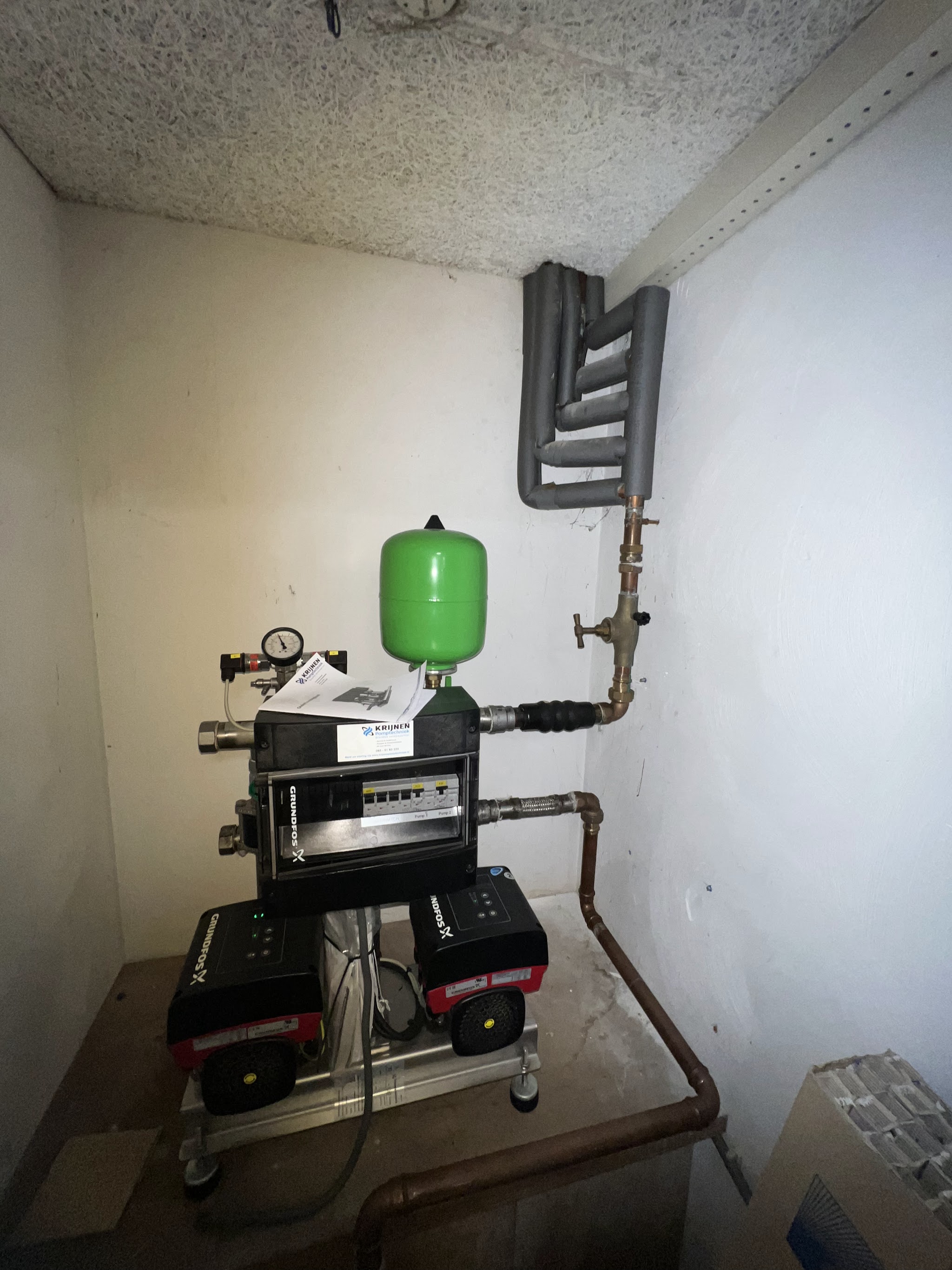 Drukverhogingsinstallatie met expansievat